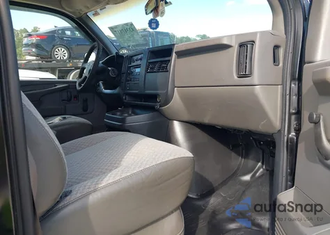 2004 Chevrolet Express from USA, damaged, VIN 1GCHG35U641184257